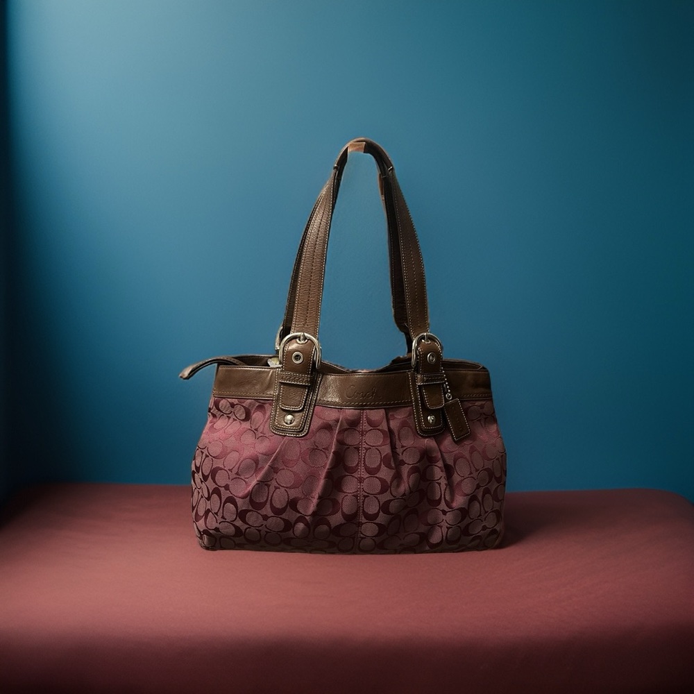 (Sold)❤️❤️♥️Coach Purple Signature Pleated Purse♥️👜👜🤗🥰😍♥️